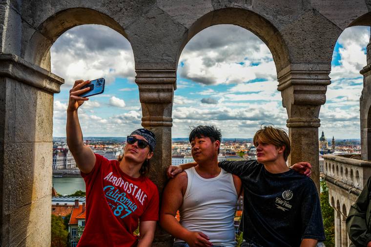 Selfie under buerne med udsigt over Donau
